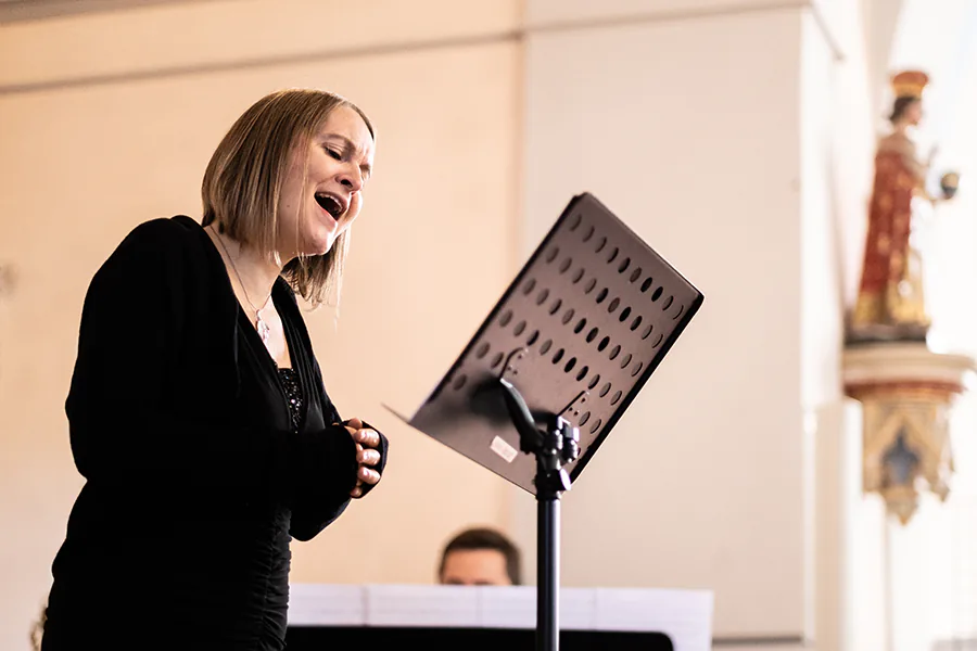Émilie Burney (photo Claire Berthier, mairie de Bilieu) | Concert Journée du Patrimoine du 18 septembre 2022